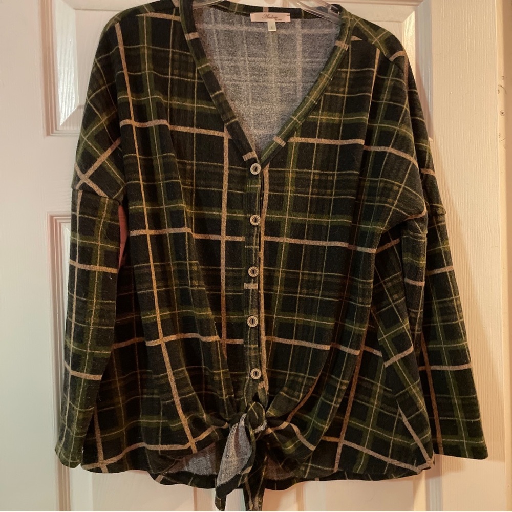 Andre by Unit Size L Black Tan Green plaid Button tie front V neck Kit Curve Hem